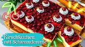 Blechkuchen mit Kirschen und Schmand