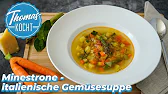 Minestrone - italienische Gemüsesuppe mit grünem Spargel